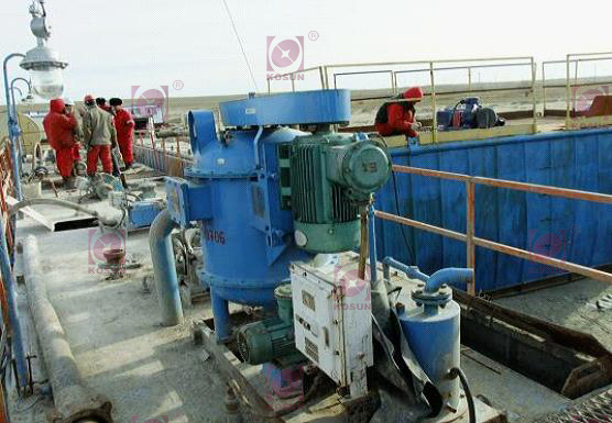 哈萨克斯坦共和国，扎纳诺尔油田，科迅机械生产的真空除气器使用现场。